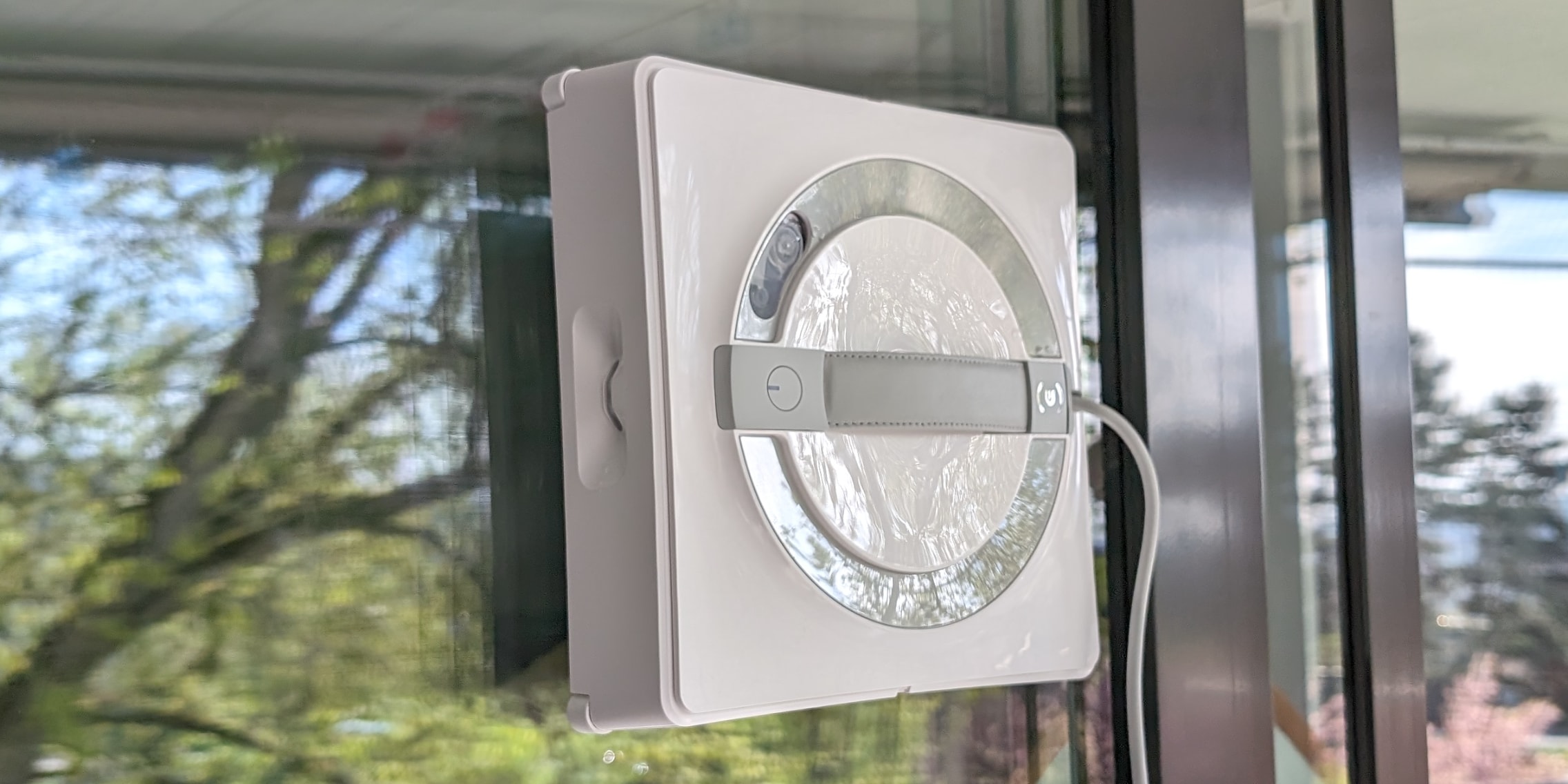 Ecovacs Winbot W2 Omni: the robot is a decent window cleaner - Galaxus