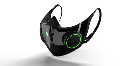 The side fan with the RGB lighting ring set to green. Image: Razer