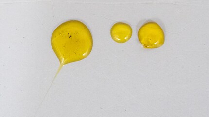 Die Dopingprobe zeigt: UHU ist giftig und leicht entzündbar. Genau richtig für so ein Duell!