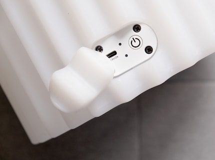 Die Bedienung geht statt über Bluetooth nur über das Gerät.