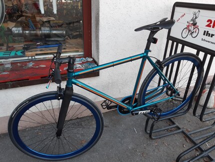 Malikk’s selbst aufgebautes Bike. Lackiert auf dem Balkon