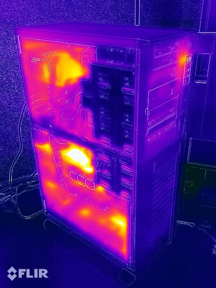 The Matrox Millenium II is the warmest, with up to 50.3 degrees Celsius. And the CPU, which cannot be seen in this picture, reached 52 degrees Celsius.