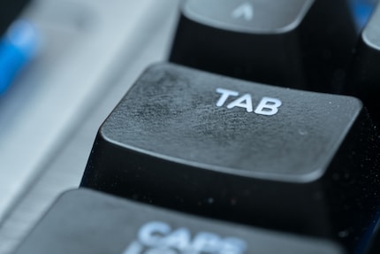 Die Keycaps ziehen Fett und Staub magisch an.