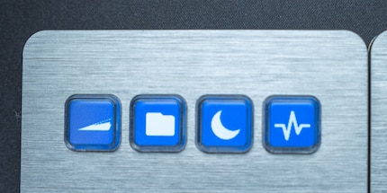 Die Makro-Tasten oberhalb lassen sich sogar mit eigenen Icons versehen.