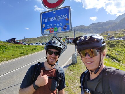 GESCHAFFT! Marius und Manu haben den Grimsel gemeistert.
