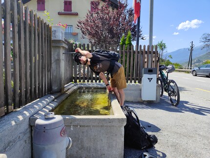 Ab und zu eine Mini-Pause um sich an einem Brunnen zu erfrischen, war so ziemlich das einzige, was wir uns gönnten.