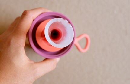 Vorher: Die Sirupflecken ähneln Blutflecken.
