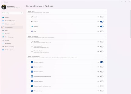 La barre des tâches est légèrement moins personnalisable que celle de Windows 10.