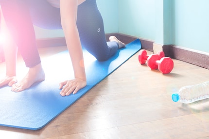 Sausen lassen sollst du dein Workout während der Periode nicht. Aber die Intensität deutlich herunterfahren.