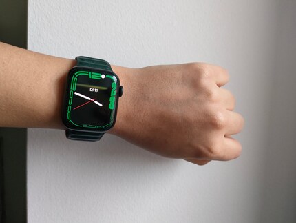 The Series 7 in its dark green glory – the 41-millimetre watch also suits a slim wrist.