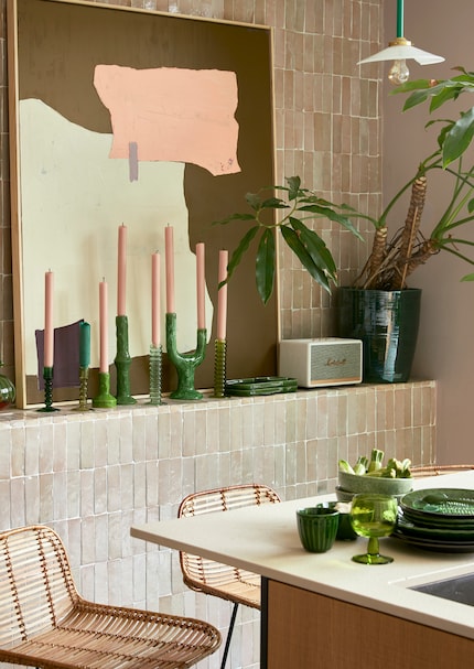 A great combination: the painting and the decoration form a unity.