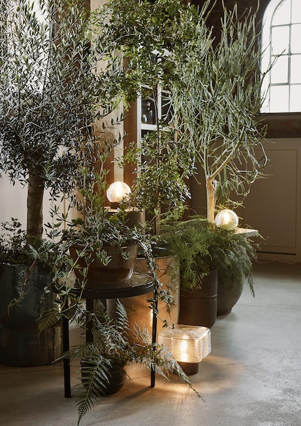 Whether using lamps or other light sources such as candles, the right lighting makes your arrangement look beautiful.
