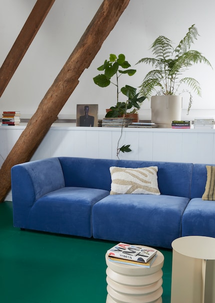 Zum Entspannen wurde hier ein Sofa platziert.