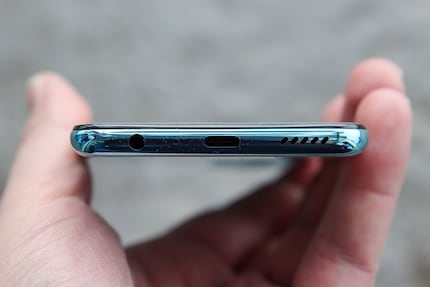 3,5-mm- und USB-C-Anschluss auf der Unterseite.