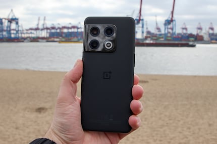 Die schwarze Variante des OnePlus 10 Pro.