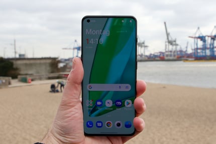 Großes Smartphone mit großem Display.
