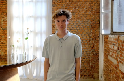 Daan réinvente le placage plat et l'empile pour en faire un objet design.