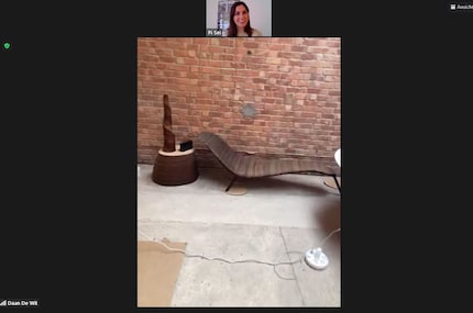 Celui qui ne le sait pas ne peut pas se douter que la chaise longue est creuse à l'intérieur.