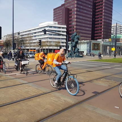 In Rotterdam habe ich während zweier Tage fast keine Velofahrer:innen mit Helm gesehen.