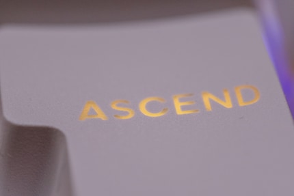 Bei dünnen Buchstaben scheinen die RGB-LEDs nicht gleichmässig durch.