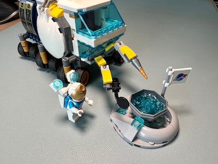 Bei mir wecken die Werkzeug-Arme des Mond-Rovers irgendwie Erinnerungen an den Zahnarztbesuch.