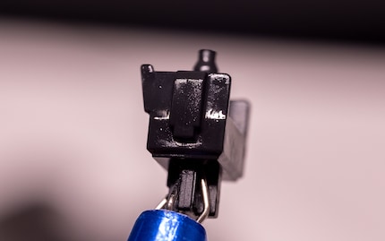 A stem as delivered is unevenly lubricated and in certain places not lubricated at all.