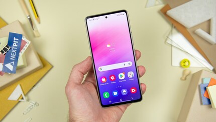 Die Standardfarben des Samsung Galaxy A53 unterstreichen die Stärken des OLED-Displays / © NextPit