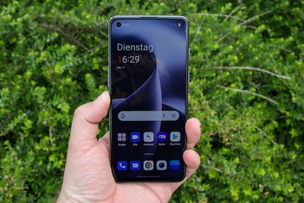 6,43 Zoll großes AMOLED-Display.