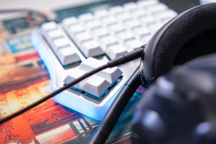 Même si vous connectez le casque par câble audio, il doit être allumé.