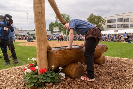 Darf an keinem Schwingfest fehlen: Der Gang zum Brunnen ist für viele Schwinger ein Ritual.