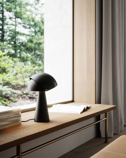 La pièce de design « Align » au look scandinave rappelle une lampe de table traditionnelle.