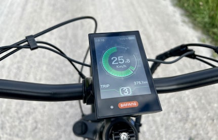 À plus de 25 km/h, je manque de peu le « sweet spot ». Je reçois encore une aide au pédalage, reconnaissable à droite, mais pas beaucoup plus. Je fais donc quelque chose pour ma forme physique.