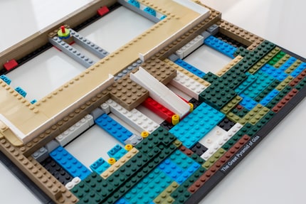 La structure de base ne fait pas encore penser à une pyramide.