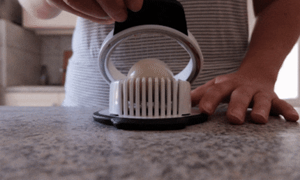 Simpel, aber effektiv: Draht als Schneideinstrument.