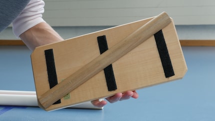 In diagonal terms, there are two options. Having the log on the big toe side is where the movement is more natural.
