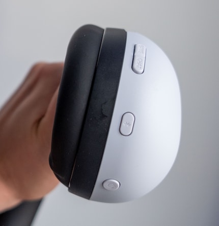 Les deux boutons du haut mixent « Voice » et « Game ».