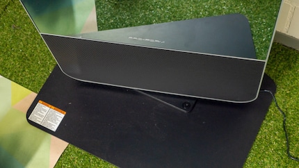 What the heavy base plate loses in beauty it makes up for in stability.