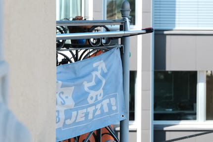 Die politische Werbung auf meinem Balkon ist wohl problematischer als der Hängetrockner.