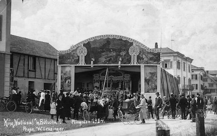 Le cinéma itinérant Leuzinger à la foire de Bütschwil. Photo : Cinema Leuzinger