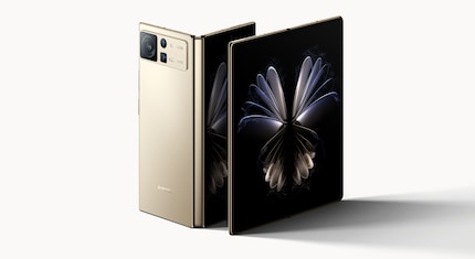 The Xiaomi Mix Fold 2 has dual displays.