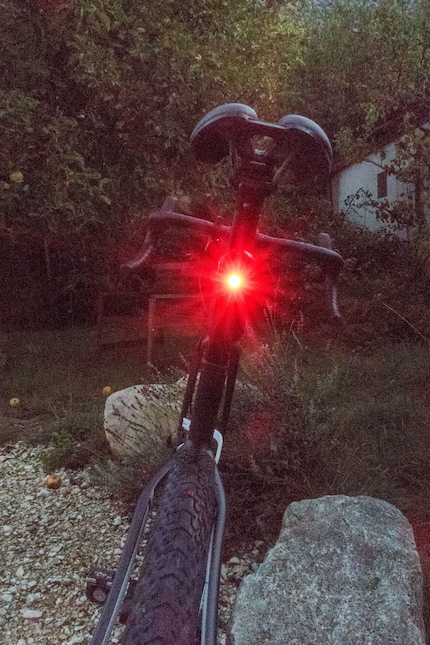 Mit 20 Lumen im ständigen Modus durch die Nacht ... 