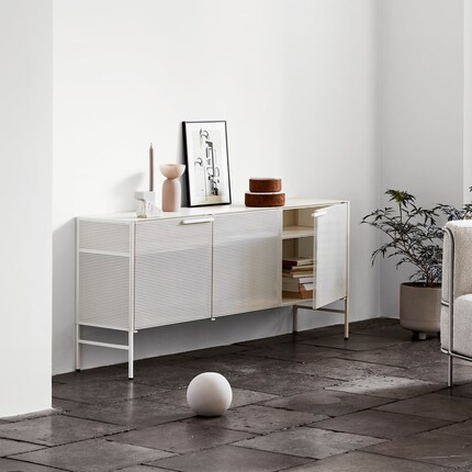 Dimensionen: 160 x 36 x 72 cm | Material: Metall | Bild: Kristina Dam Studio