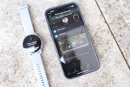 In der App wähle ich ein Trainingsprogramm samt Coach. Die einzelnen Trainingseinheiten kann ich dann mit der Uhr am Handgelenk durchlaufen.