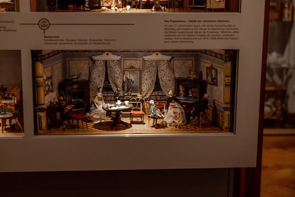 Een poppenhuis uit lang vervlogen tijden.