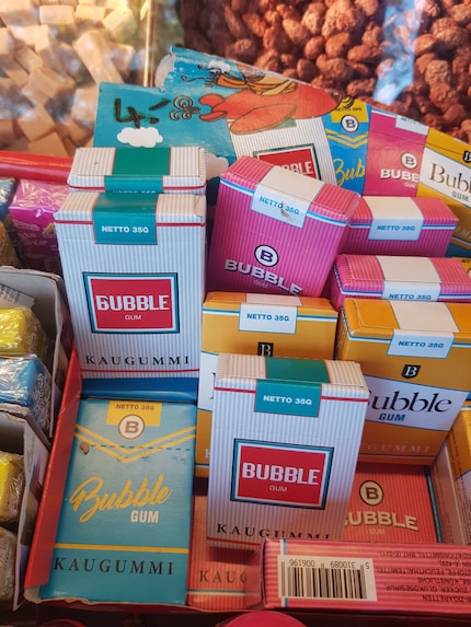 Wenn das mal keine sinnvollen Süssigkeiten für Kinder sind!? Kaugummi-Zigaretten.