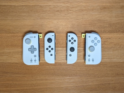 Im Direktvergleich zu den Joy-Cons sind die Split Pad Compact Controller nicht viel grösser.