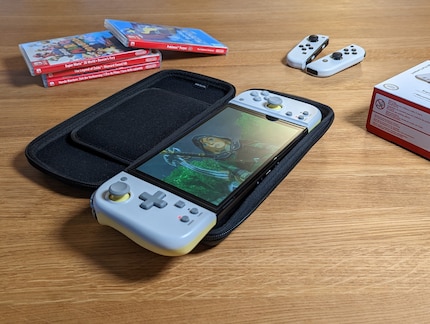 Schade. Für mein Switch-Case sind die Controller ein bisschen zu breit.