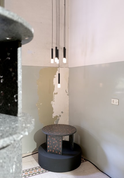 Jedes Stück ein Unikat: Der Couchtisch «Glacier Base Table» von Llot Llov.