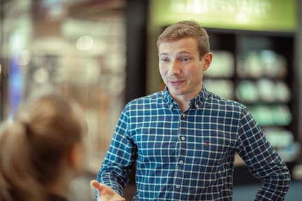 Ayrton Peel, ingénieur chez Dyson, me donne un aperçu du développement des produits.