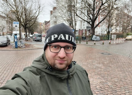 Selfie with the standard viewing angle.